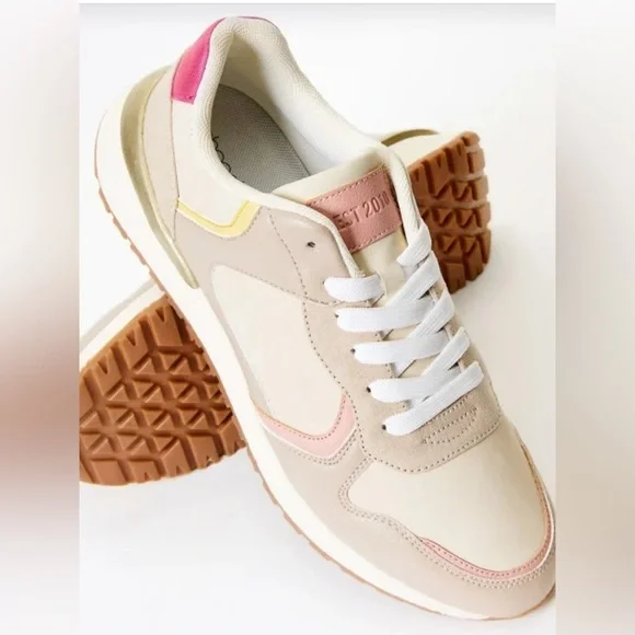 Rue Athletic Sneaker - Picture 4 of 8